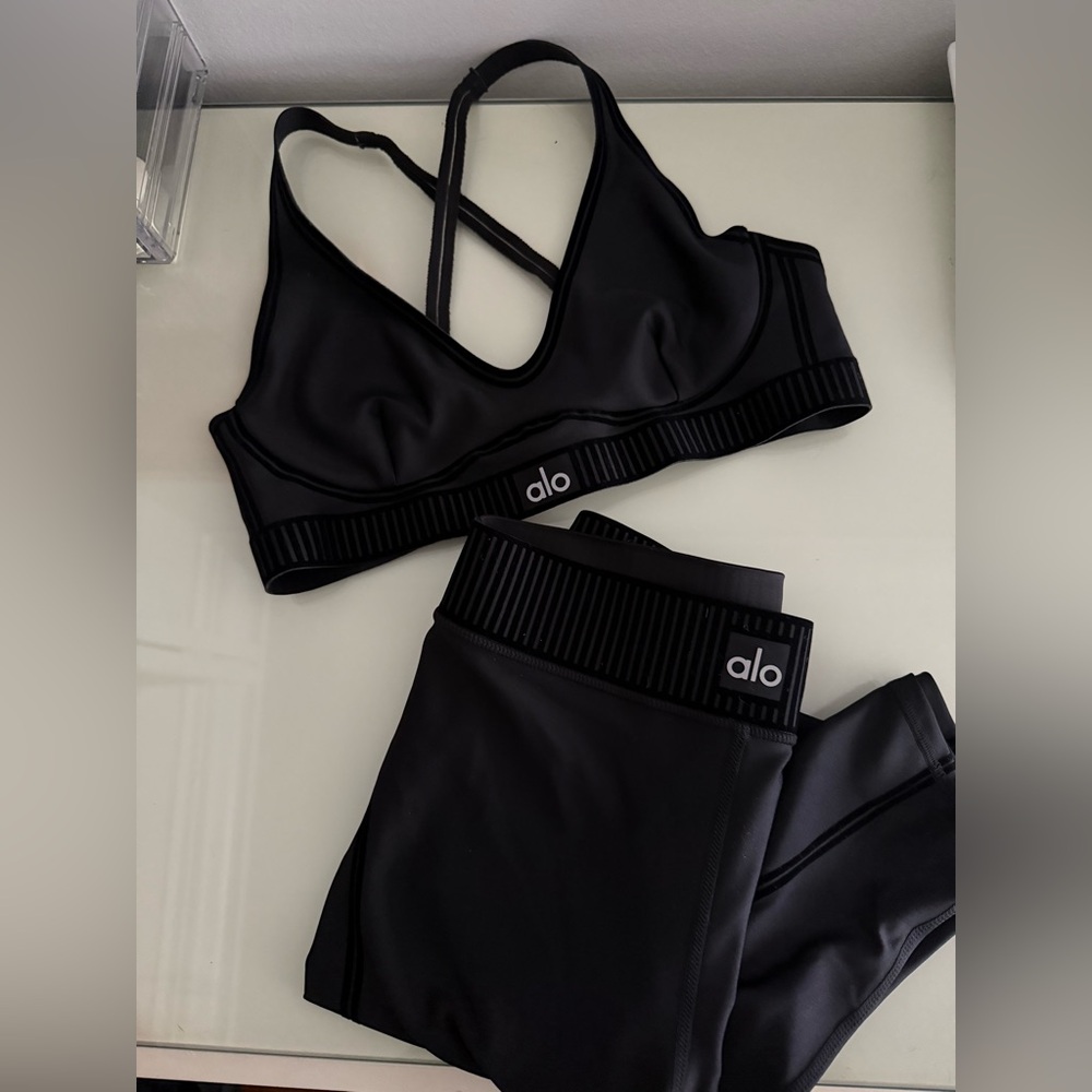 Alo Airlift Line up Bra and Leggings set